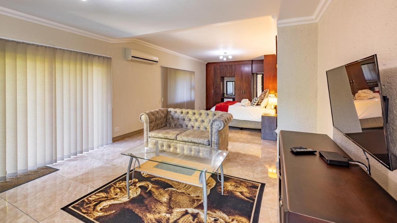 Joern'S Gaestehaus Mbombela Exteriér fotografie